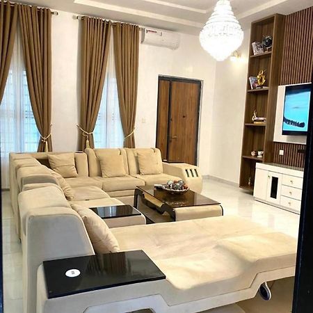 Urban Retreat Luxury Shortlet Apartment Lekki Ajah Lagos With Pool And Gym Экстерьер фото