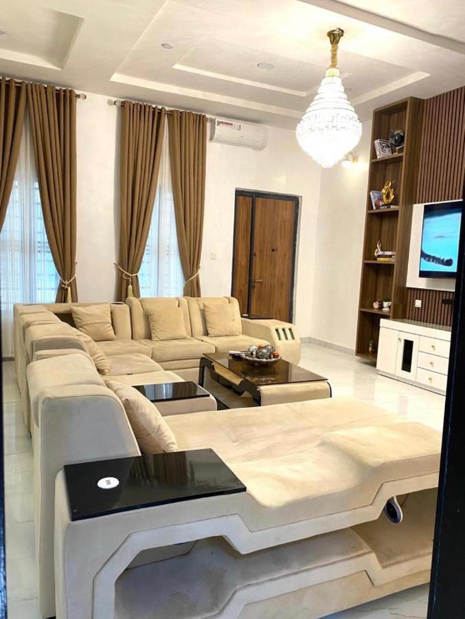 Urban Retreat Luxury Shortlet Apartment Lekki Ajah Lagos With Pool And Gym Экстерьер фото